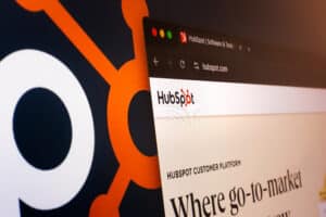 Site web de HubSpot affiché.
