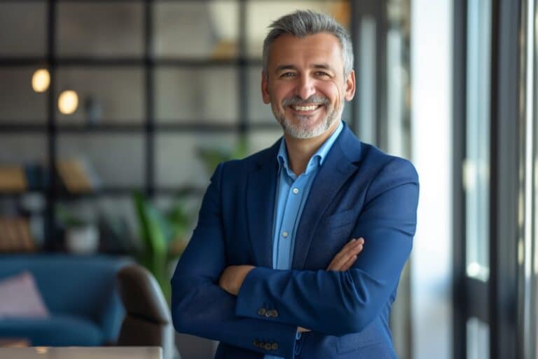 Cadre Experteasy pilotant une réunion d’équipe